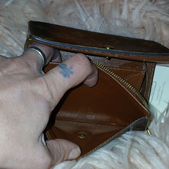 🌞  Authentic Louis Vuitton Monogram Compact Wallet - Picture 4 of 16